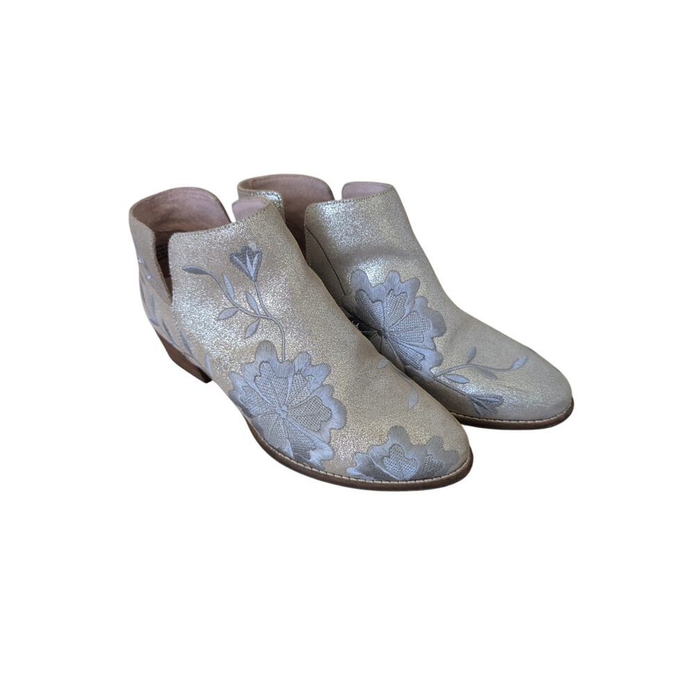 Seychelles Lantern Embroidered Booties in size 9